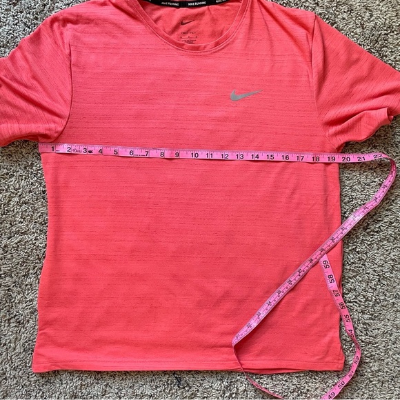NIKE DRI FIT Short Sleeve Mens Nike running shirt coral size Medium - Picture 5 of 6